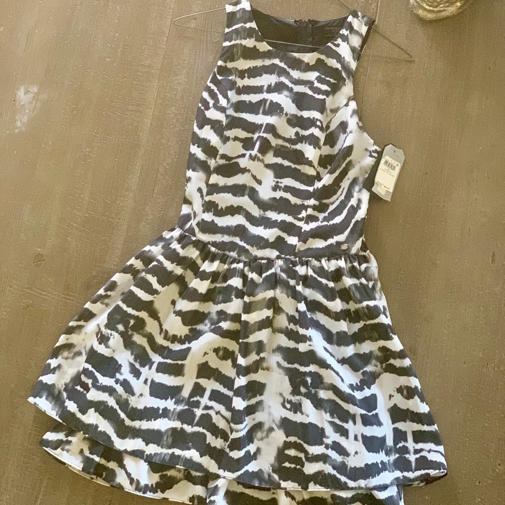 BRAND NEW: Guess Abstract Dye Tiered Dress Size 2